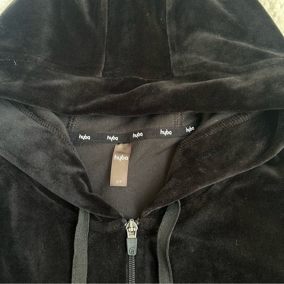 HYBA Chic Black Velvet Zip-Up Hoodie - Picture 6 of 9
